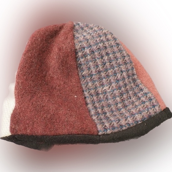 Handmade recycled wool sweater lined hat - Picture 1 of 11